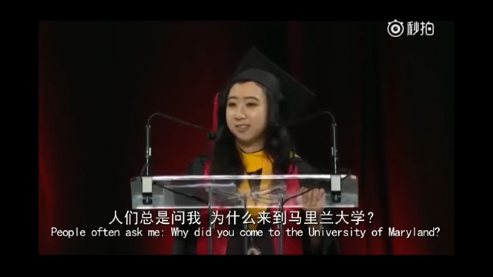 美國馬里蘭大學華裔學生楊舒平在一段幾分鐘學校演講視訊裡談到了中國環境污染、言論自由以及正常的公民參與政治，事後竟被中國媒體以及民間愛國主義小粉紅們肉搜、痛駡。（翻攝自Youtube）