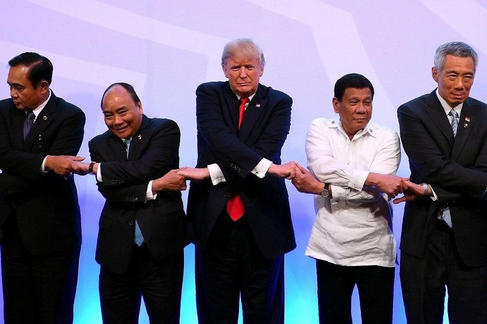 APEC甫落幕，多數參與APEC峰會的領袖接著轉往菲律賓出席東亞峰會，然而台灣卻無緣參加，對於攸關南海主權的對話完全沒有發言權。（湯森路透）