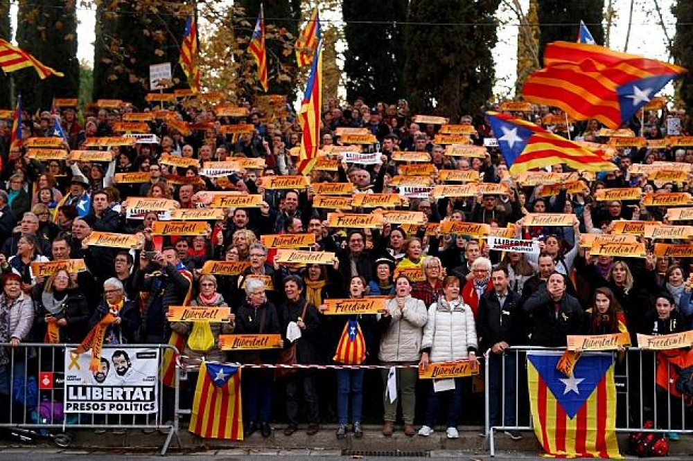11日約有75萬名加泰隆尼亞獨派支持者，走上街頭示威，要求西班牙當局釋放遭囚禁的獨立運動領袖。（湯森路透）