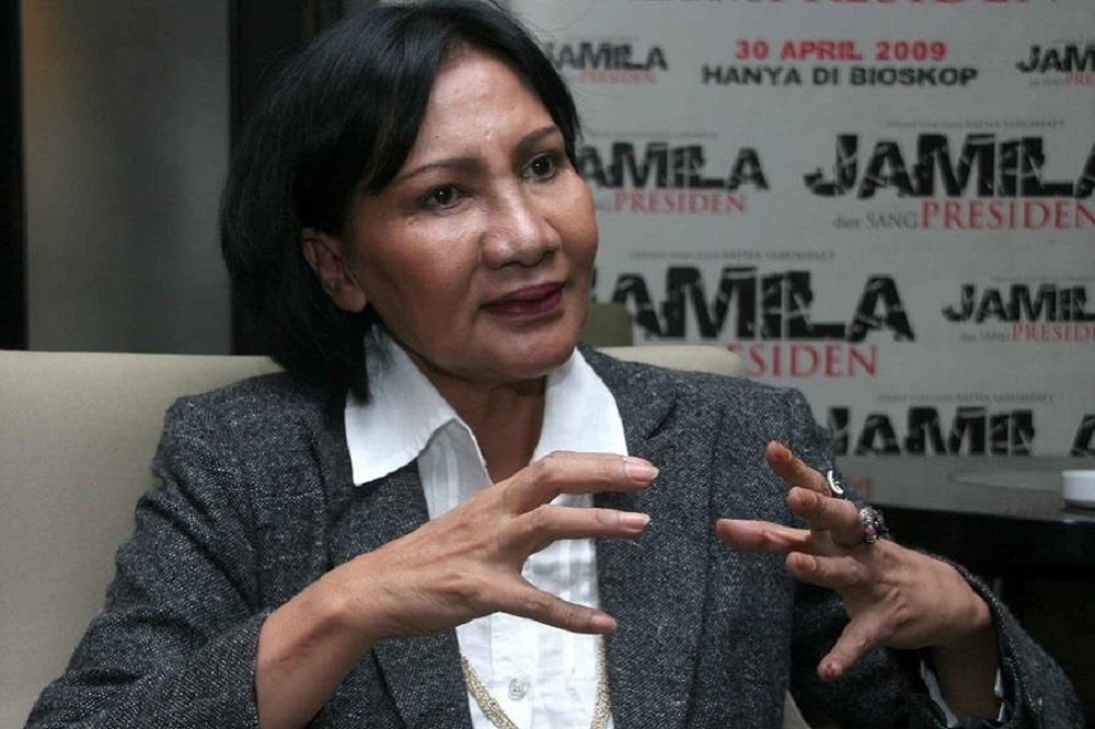 印尼前演員拉特娜散播假新聞，自稱遭到政治動機襲擊造成臉部及眼周腫脹，遭判10年有期徒刑。（取自Facebook @directedbywoman）
