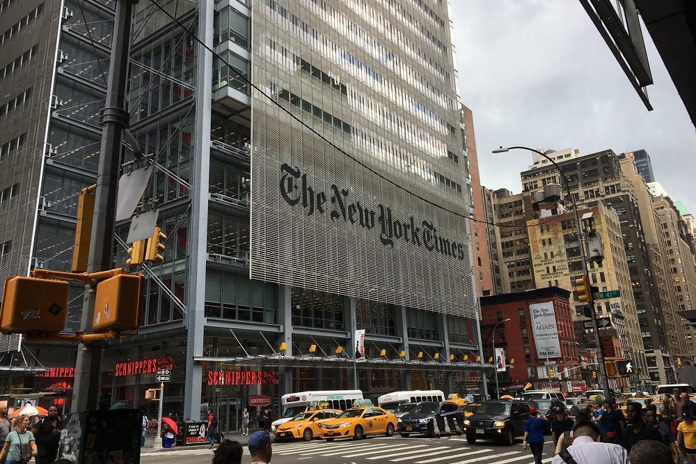美國紐約時報編採的八字箴言：「無所畏懼，無所偏袒」，幾乎已成為新聞人最嚮往的境界。（曼哈頓紐時大樓／資料照片）