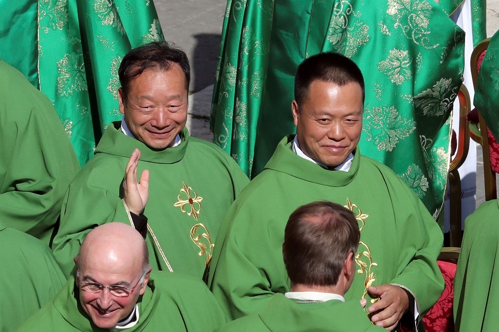 中國2位官方任命天主教主教，首度獲得北京許可，赴梵諦岡參加世界主教會議。（湯森路透）