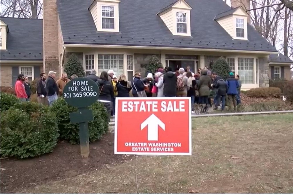 被視為美國英雄的John Glenn擁有許多粉絲，因此一連四天的Estate Sale，天天都人滿為患。（取自WSYX ABC 6臉書）