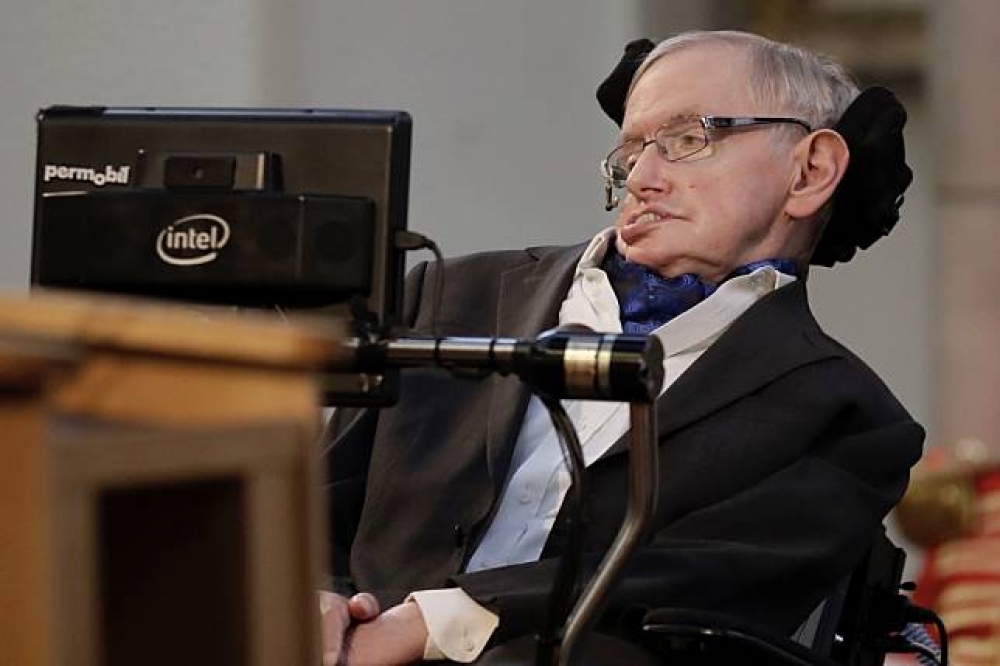 物理學家霍金（Stephen Hawking）的博士論文，於23日首度免費公開閱讀，至今已突破200萬瀏覽次數。（美聯社）