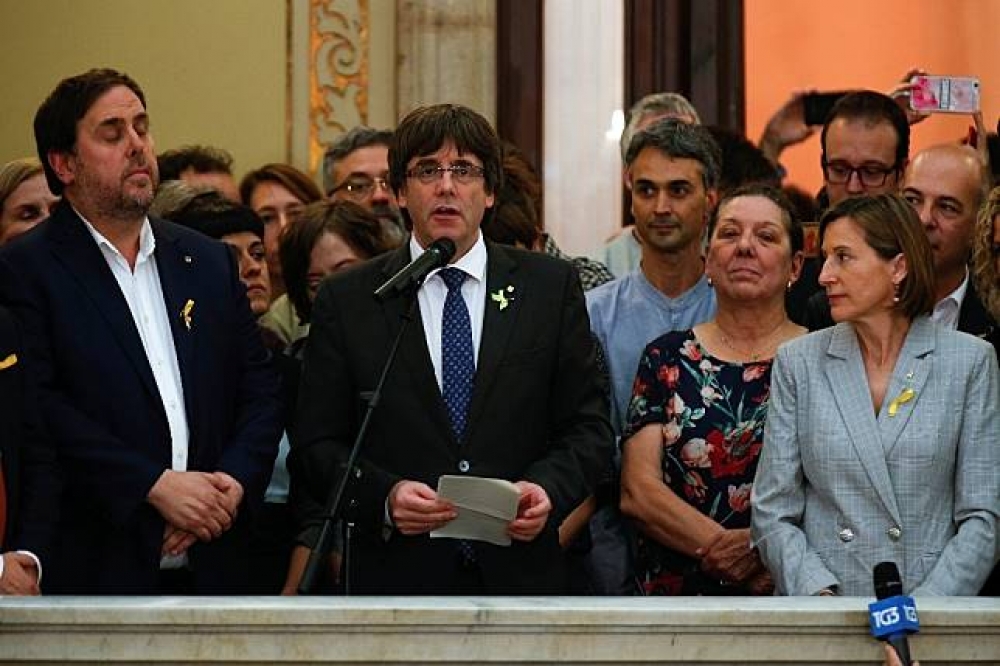 加泰隆尼亞自治區主席普伊格蒙特於議會宣布獨立後發表談話。（湯森路透）