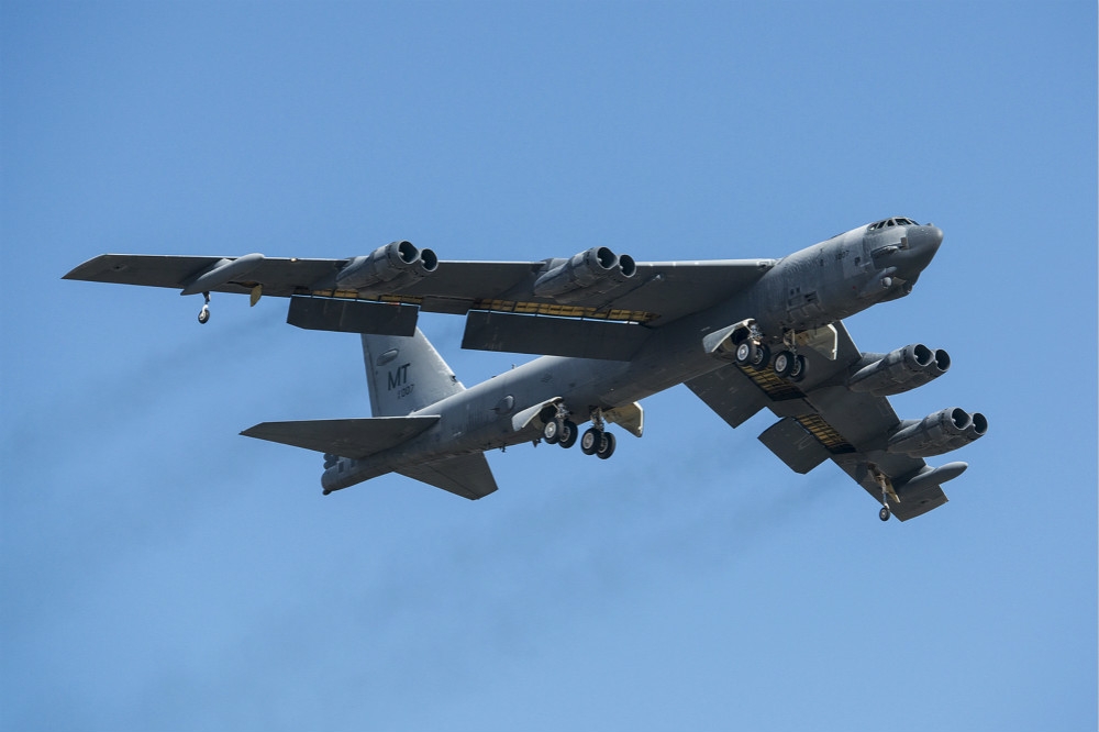 中美防長18日會面前夕，美軍再次派遣2架B-52轟炸機前往南海巡弋。（圖片取自美國空軍）