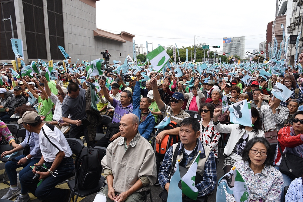 喜樂島聯盟20日在台北市舉辦「反併吞正名公投」，活動於民進黨中央黨部前進行。（攝影：張文玠）