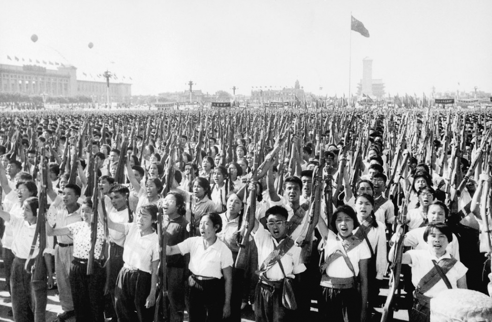 1966年，中國民兵請求支援反抗美國的越南戰爭。（紐約時報／ BETTMANN/GETTY IMAGES）