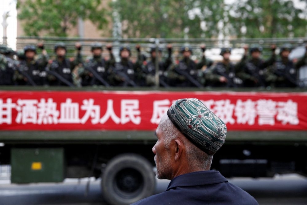 中國政府在新疆設立的檢查哨。（湯森路透）