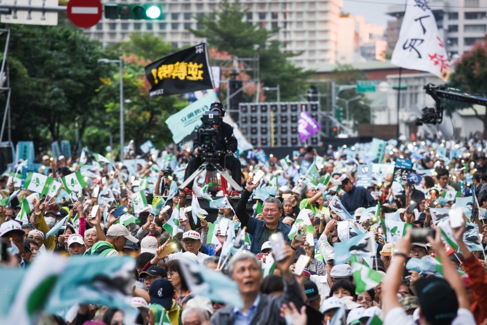 台灣的民主就長成共在產中國的旁邊，它隨時隨地暴露在中共的統戰手段與敵視眼光之下。（攝影：張文玠）