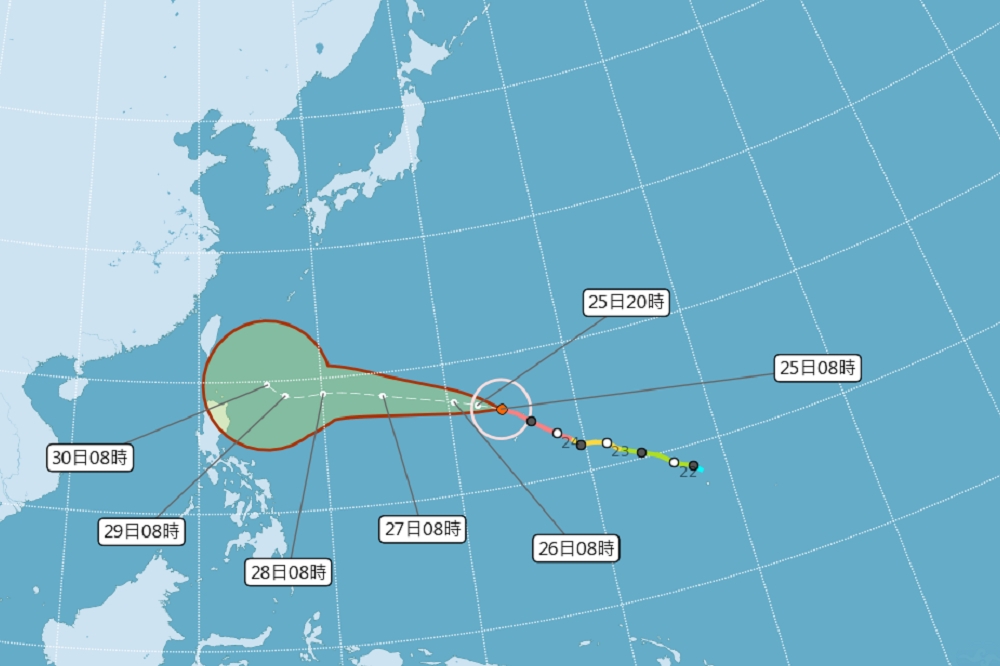 第26號颱風「玉兔」，24日晚間已成為2018年最強颱風，目前位置在台灣東南東方約2500公里位置，持續往西北西方向前進。（圖片取自中央氣象局）