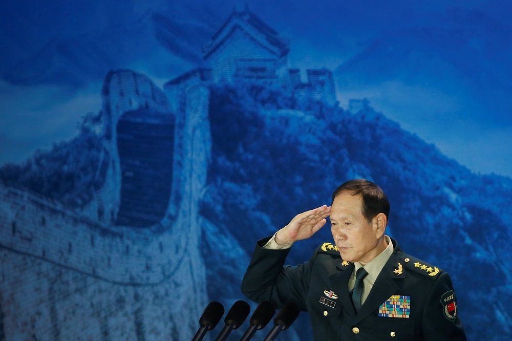 中國國防部長魏鳳和25日在香山論壇發表演說。（湯森路透）