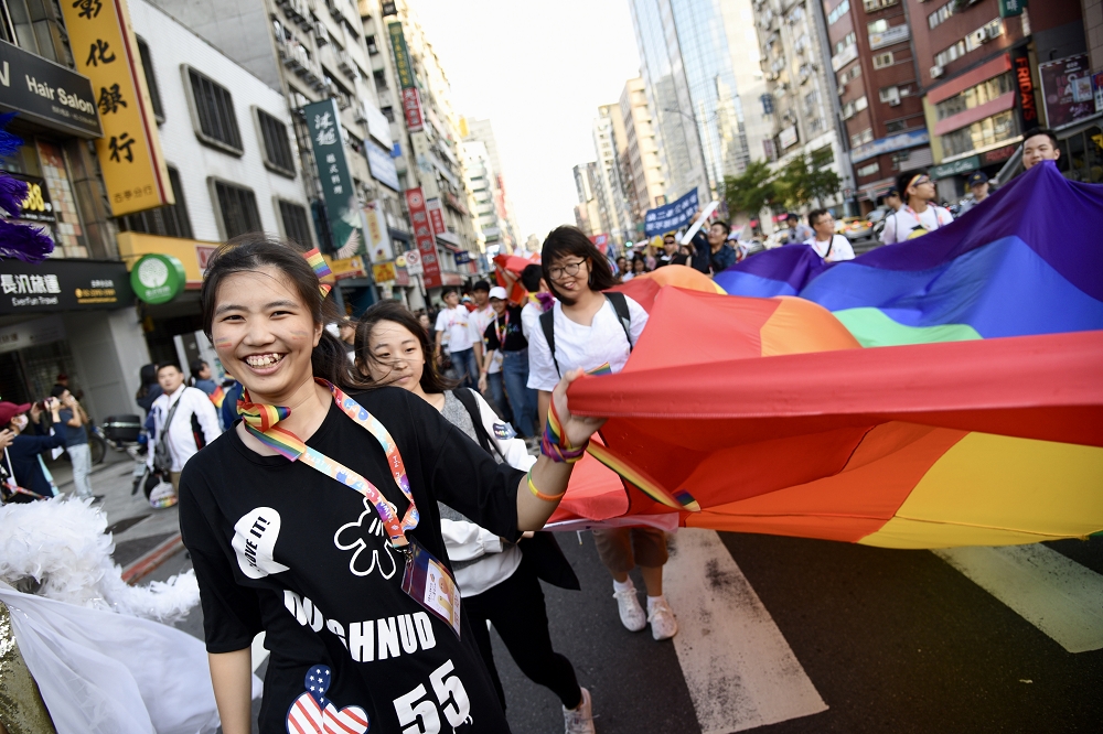 2018台灣同志遊行27日登場，主辦單位台灣同志遊行聯盟呼籲各參選人都應對同志議題表態，「讓生活在台北的同志能知道他們的同志政策。」（攝影：張文玠）