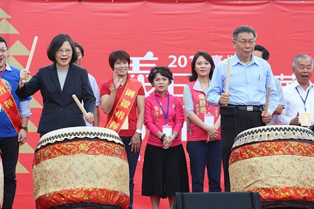 總統蔡英文和台北市長柯文哲22日一同出席第30屆台北客家義民嘉年華。（攝影：李隆揆）