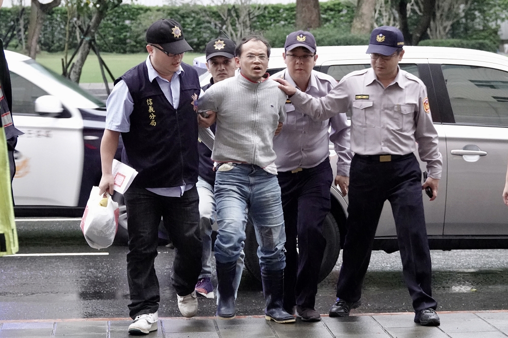 北市警方1日下午已經在新埔捷運站將李明彥逮捕到案。（攝影：張文玠 ）