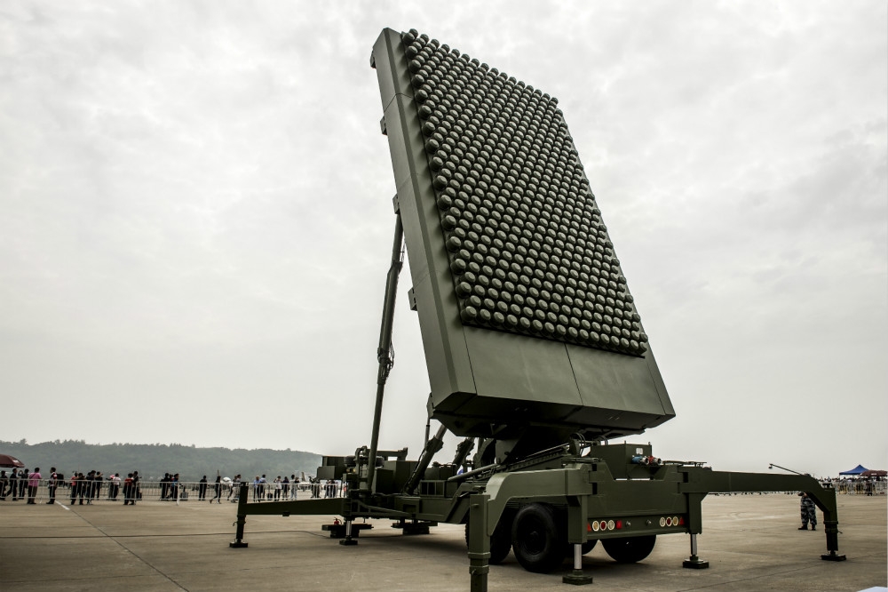 2014年珠海航展、解放軍展示JY-26遠程相控陣雷達。（中新社）
