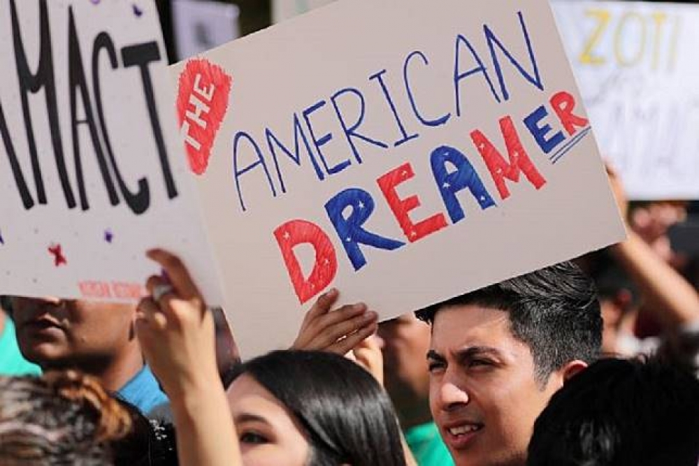 美國學生上街頭陳情，為夢想家們爭取權益。（湯森路透）