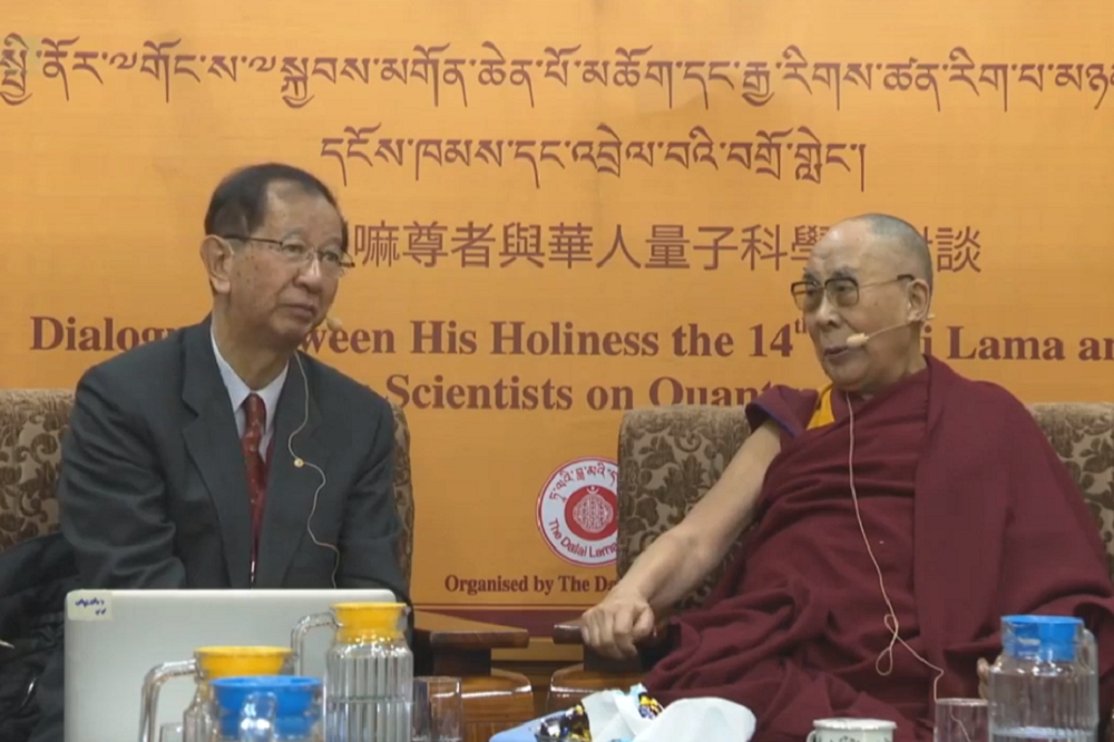 「達賴喇嘛與華人量子科學家對談」3日來到尾聲，最後一天由前中研院長李遠哲院士，談論地球永續發展的挑戰及機遇議題。（圖片截取自達賴喇嘛臉書）