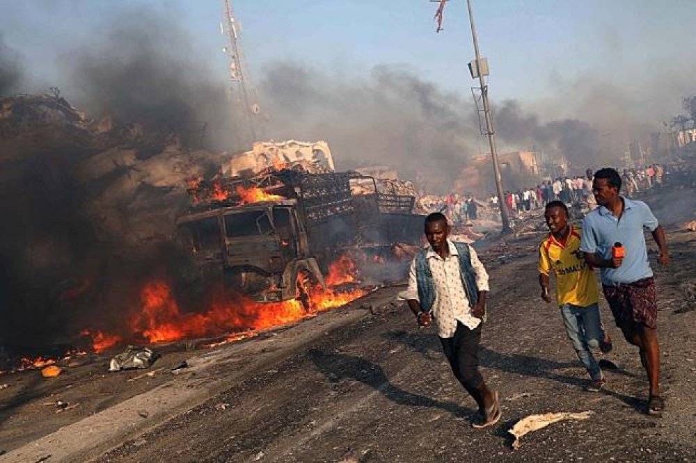 索馬利亞首都摩加迪休14日發生汽車炸彈連環攻擊。（湯森路透）