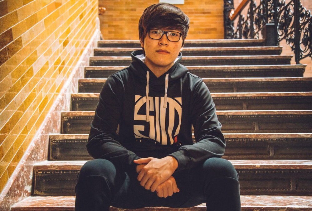 Tsm red deals line hoodie