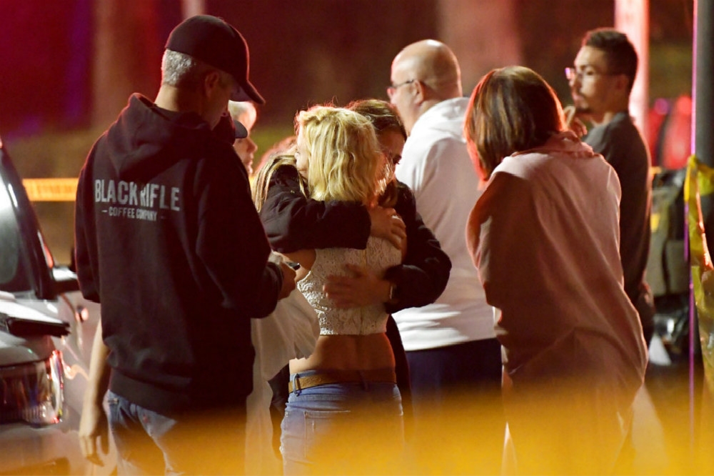 加州千橡市一間酒吧傳槍擊案，造成包含槍手、當地副警長在內，共13人死亡的悲劇。（美聯社）