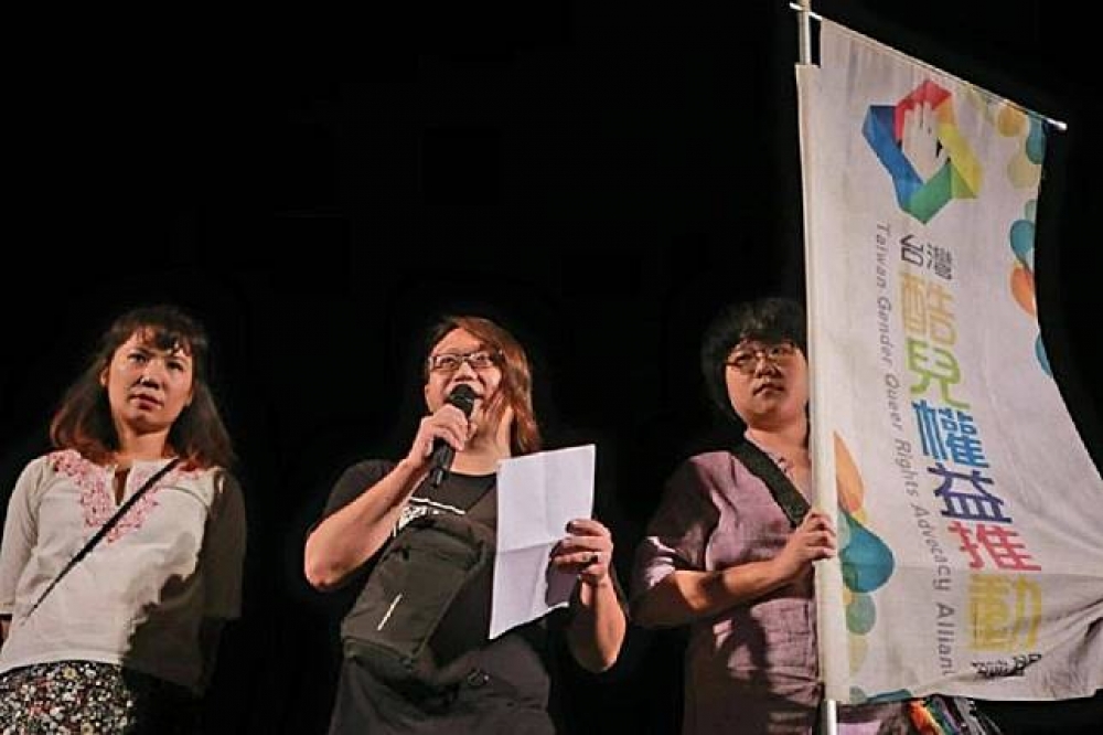酷兒盟17日針對「守護台灣」粉絲專業發表聲明回應，指出人人有權利提出自己支持或不支持同婚的看法，但言論自由並不包含散播污名與歧視。圖為酷兒盟參加「再也等不到－我們都是畢安生」紀念晚會。（圖片取自酷兒盟網站）