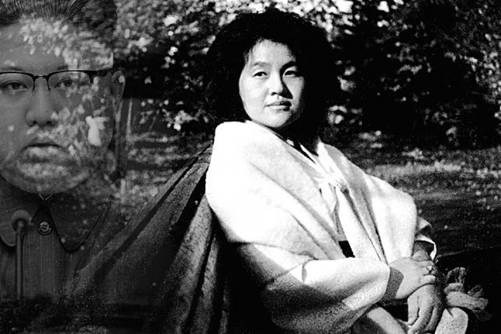 成蕙琳，她是「皇長子金正男」之母，也曾是北韓第一美人、北韓60年代最走紅的電影明星。她的兒子金正男被金正恩（左，湯森路透）下令毒殺，《上報》為您揭開這個謎樣的女人。（合成畫面／八旗文化提供）