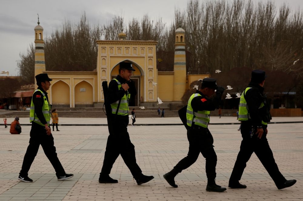 在中國新疆喀什市（قەشقەر‎，昔稱喀什噶爾）巡邏的武警。（湯森路透）