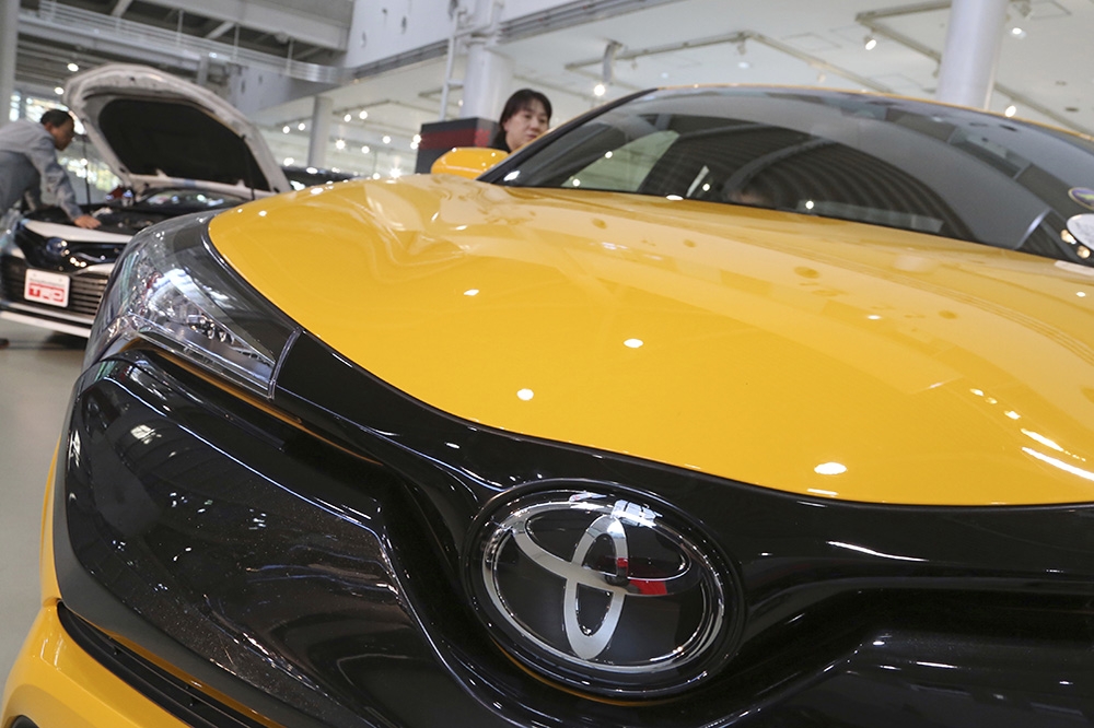 豐田汽車將大幅裁減現有管理層，以推動公司年輕化面對未來挑戰。（美聯社）