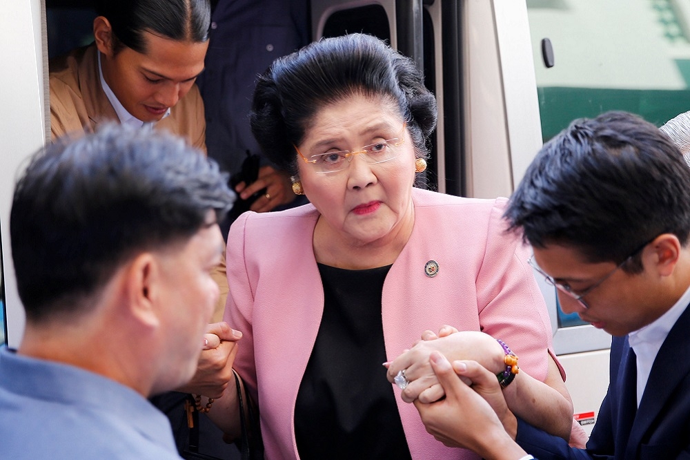 菲律賓法院9日宣判前第一夫人伊美黛7項貪汙罪名成立，將面臨至少42年有期徒刑。（湯森路透）