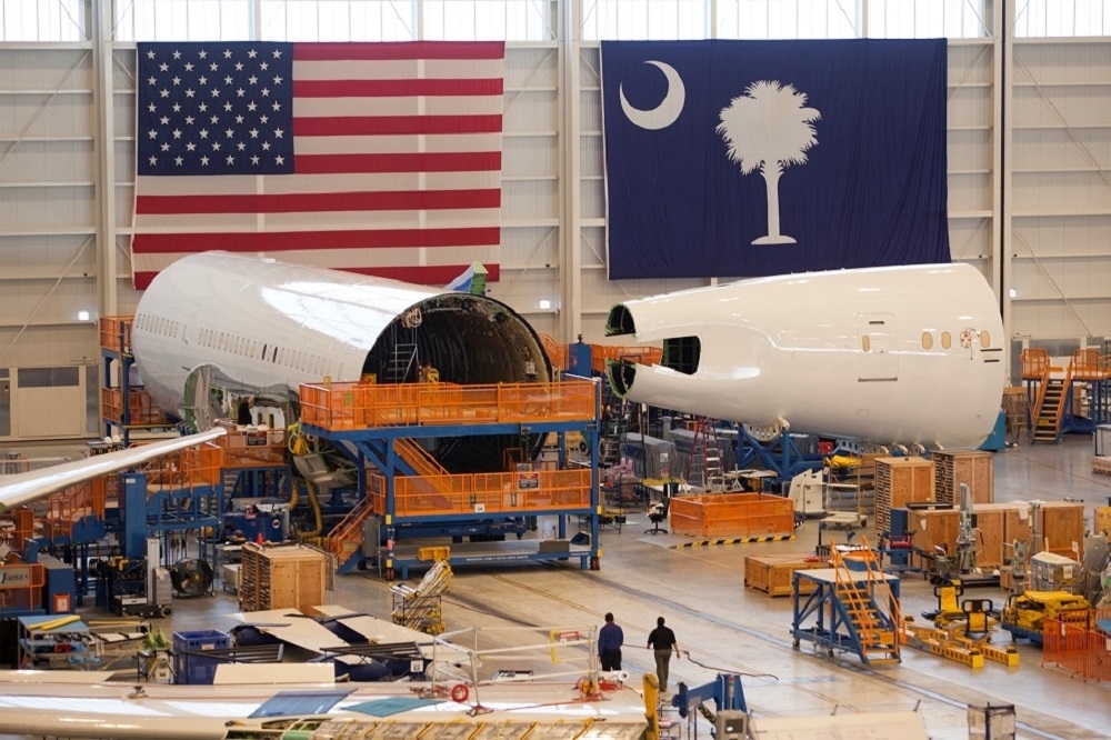 1架波音787型飛機在美國北查爾斯頓（North Charleston）的工廠進行組裝。（湯森路透）