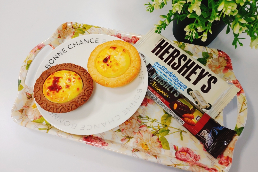 必勝客首度聯名美國經典巧克力品牌HERSHEY’S推出「冬季限定醇黑巧克力口味」半熟起司塔（攝影：施縈縈）