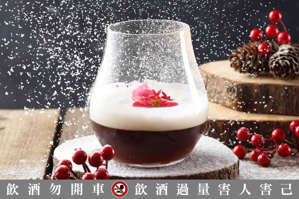 由甫奪得首屆亞洲金巴利（Campari）調酒大賽台灣區的冠軍的張哲偉（Mars）以「童話故事」為主題，設計出 5 款飲品（圖片來源：Mega 50 餐飲及宴會）