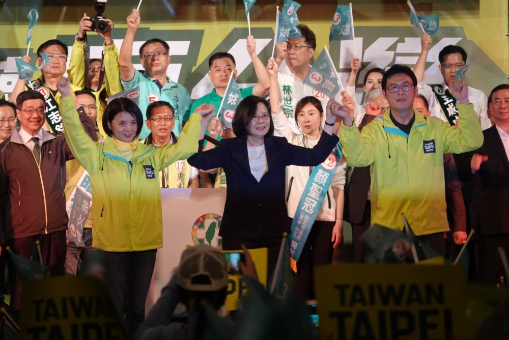 民進黨台北市長候選人姚文智21日晚間在花博園區舉辦大型造勢晚會。（攝影：羅佳蓉）