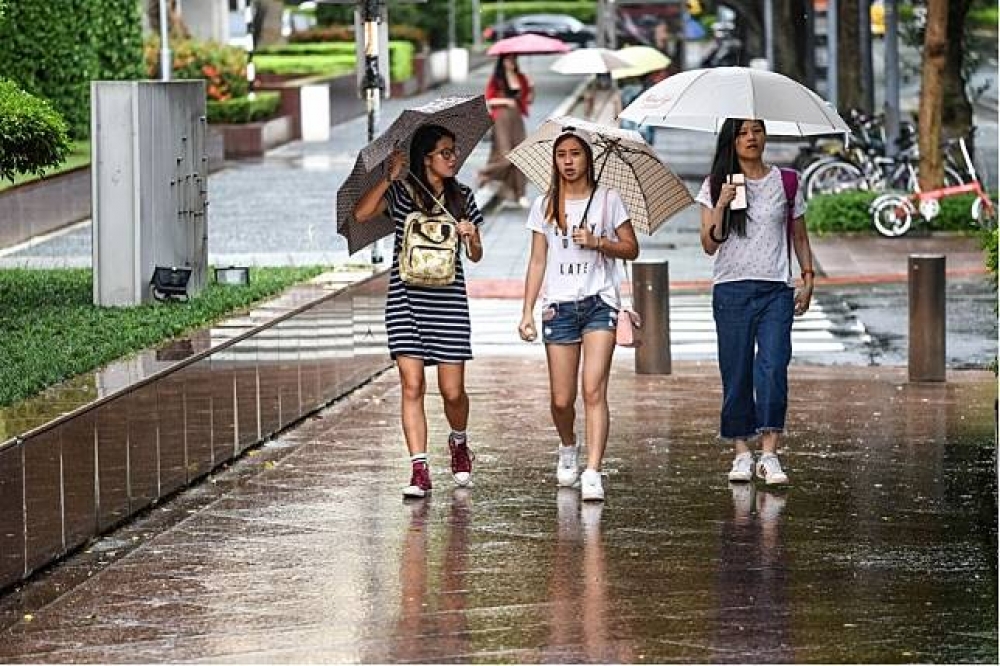 氣象局今早對台北市、基隆市發布大雨特報，宜蘭縣則發布豪雨特報。（資料照片）