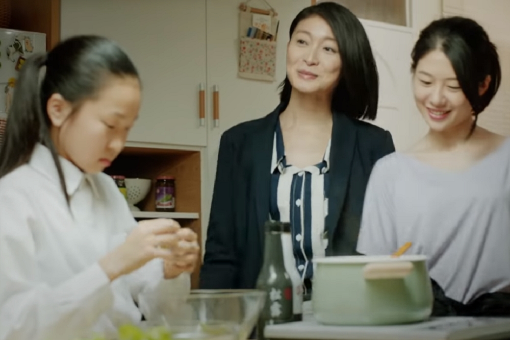 老字號品牌「金蘭醬油」21日推出新廣告，溫馨內容被網友認定「挺同」並大讚感動。（圖片取自Youtube）