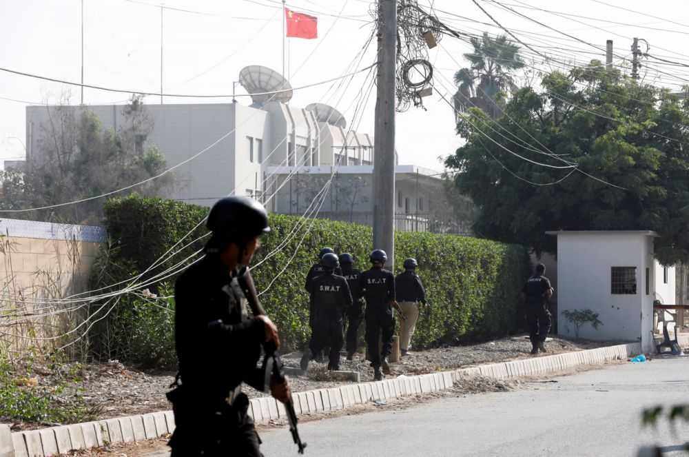 中國駐巴基斯坦領事館23日遭到恐怖攻擊。（湯森路透）