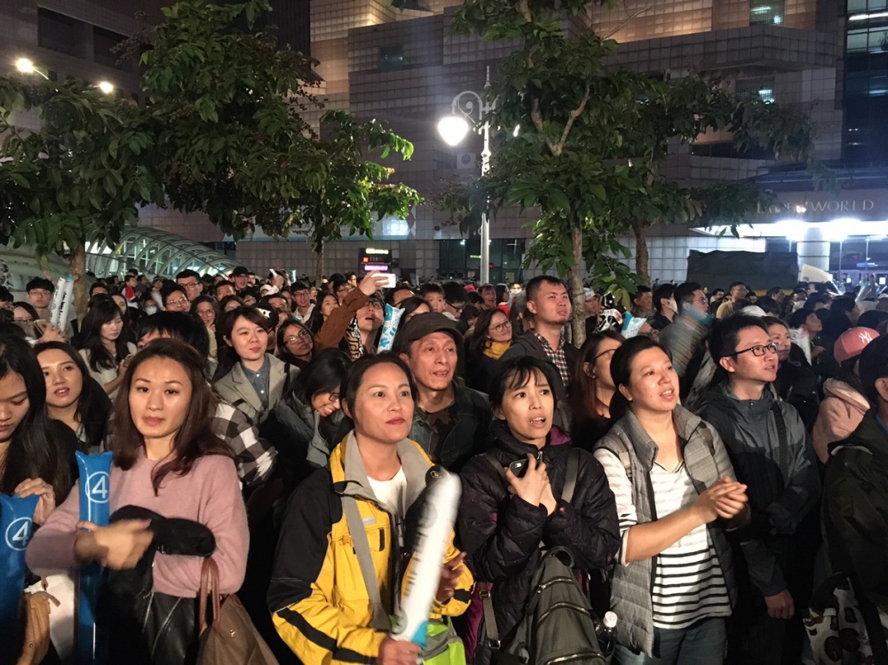 選前之夜今晚登場！台北市長柯文哲23日晚間在四四南村舉辦選前之夜。（攝影：徐乙喬）