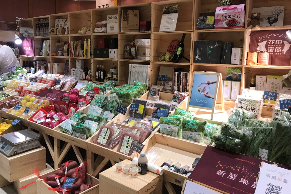 台灣在地小農展，邀請消費者品嘗來自各地的美味。（攝影：黃映嘉）