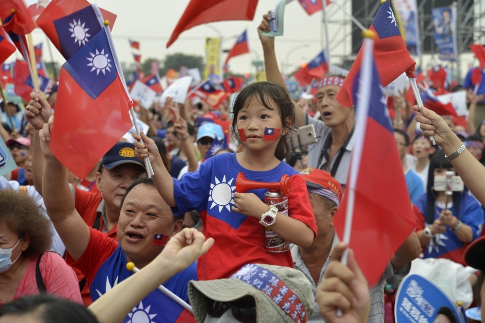 民主的好，讓台灣人用一張張選票，告訴傲慢的權力者，你最好閉嘴，你最好傾聽民意！（攝影：李智為）