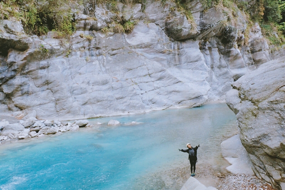 萬里溪溫泉難度適中，步行約需1小時，沿途景色優美，非常適合初次挑戰野溪溫泉的人（圖片來源：Instagram @ sandy.gowild）
