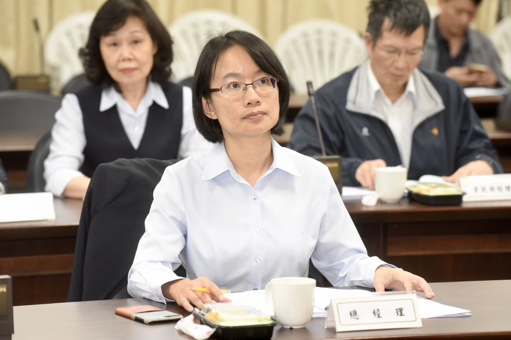 台北農產公司29日召開董事會，經過臨時動議討論後，吳音寧確認被解職北農總經理一職。（攝影：張文玠）