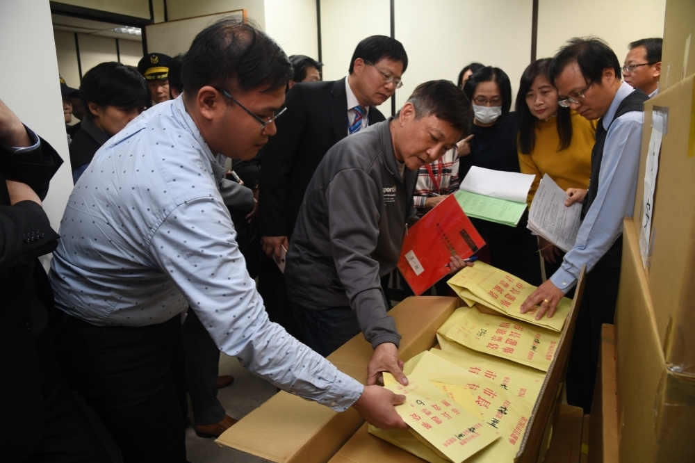 台北地院將在12月3日，每天動員50名法官，協同丁守中與柯文哲的各50名律師，投入驗票工作。（台北市攝影記者協會提供）