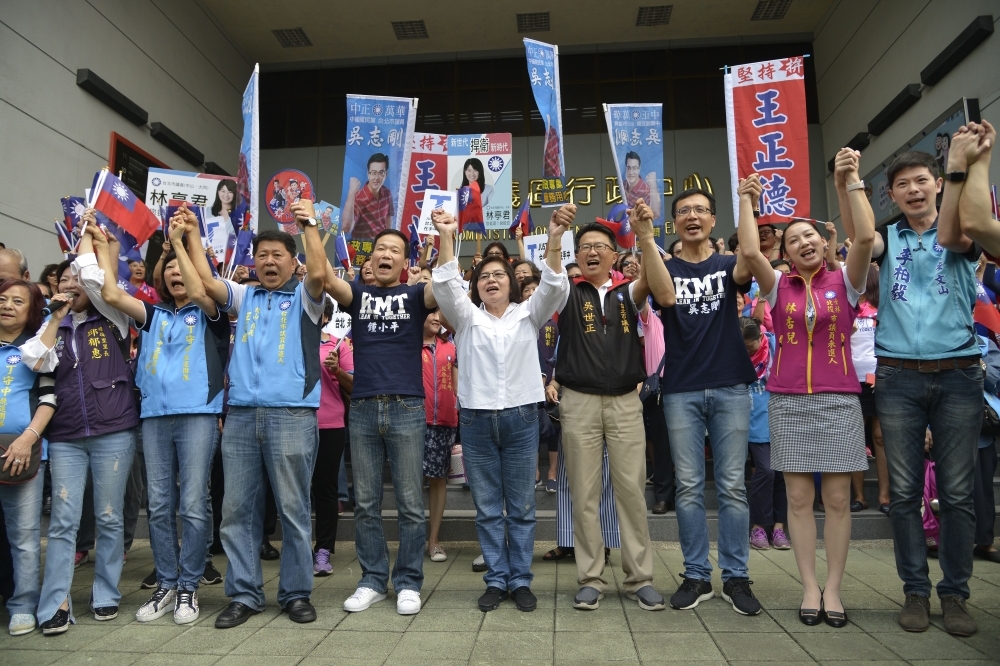 國民黨9合1選戰大勝，包括獲得北市議員最高票的羅智強，中正萬華區的鍾小平等人，都被地方點名有機會於2020「越級」挑戰2020立委選舉。（攝影：李智為）
