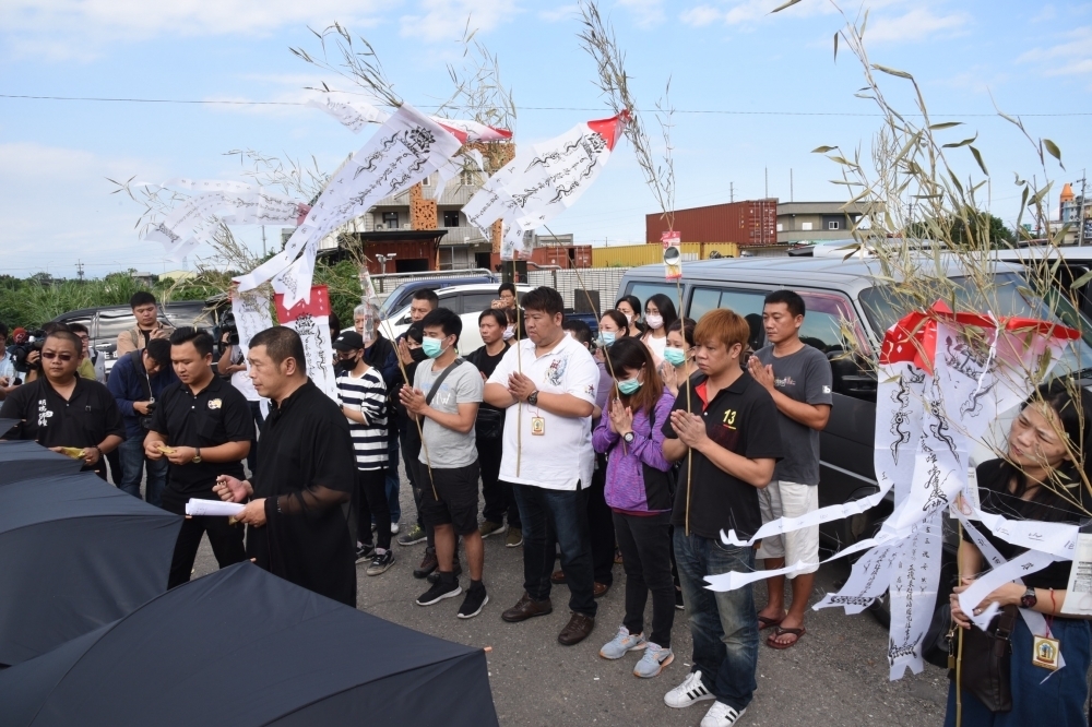 普悠瑪翻車事故中，有5位未滿15歲的卑南國中學生身故，因受限於保險法規定，領不到身故保險金。（資料照片／張文玠攝）