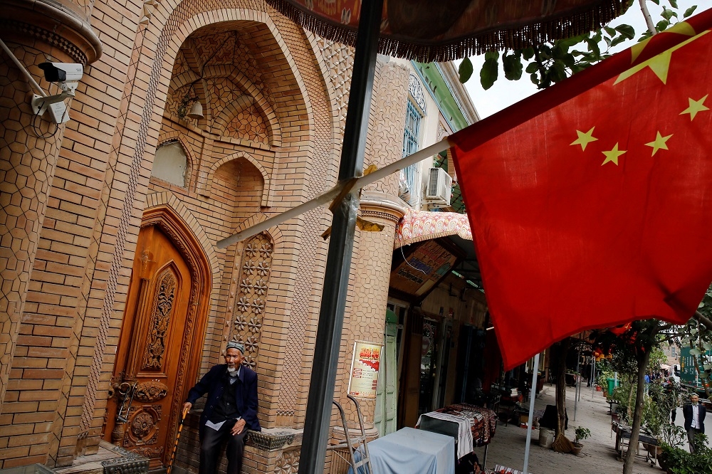 中國始終否認新疆再教育營傳出的虐待情形。（湯森路透）