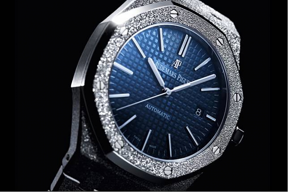皇家橡樹霜金男錶，全球限量 200 枚，建議售價新台幣 1,759,000 元。（圖片提供：台灣愛彼錶）
