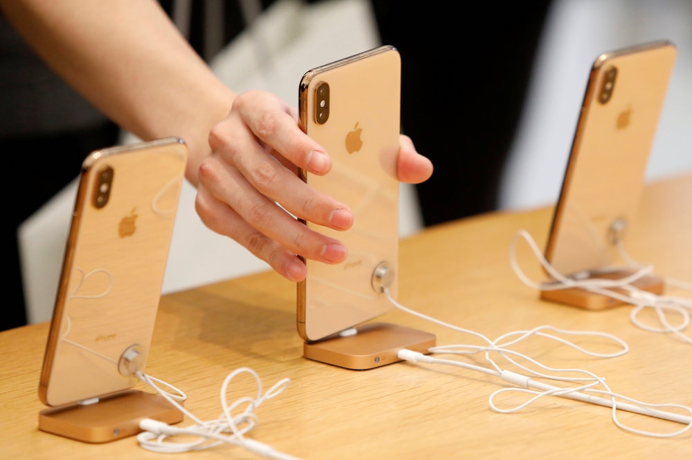 中國法院禁止Iphone X之前的機種在中國進口和銷售。 （湯森路透）