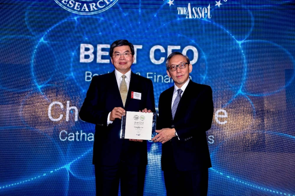 國泰金控總經理李長庚（圖左）獲得國際知名財經雜誌《The Asset》頒發2018最佳CEO，《The Asset》editor-in-chief（主編）Daniel Yu（圖右）。（圖片來源：國泰金控）。
 

  

  

  

  

  

  




  

  

  

  



