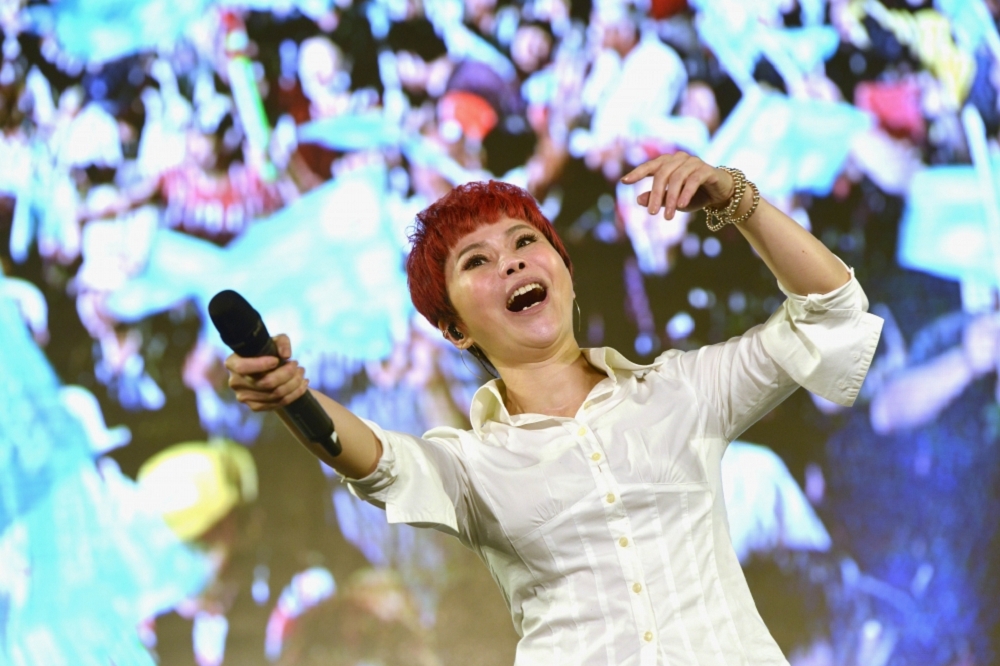 受準高雄市長韓國瑜的邀請，歌手詹雅雯將出席高雄夢時代跨年晚會。圖為詹雅雯於陳其邁選前之夜演唱。（資料照片／李智為攝）